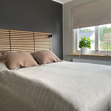 Annies Hus - Very Nice 2 Bedroom Apt Top Floor Stromstad Ngoại thất bức ảnh