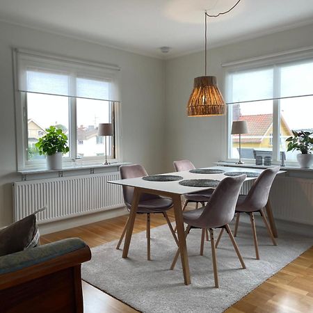 Annies Hus - Very Nice 2 Bedroom Apt Top Floor Stromstad Ngoại thất bức ảnh