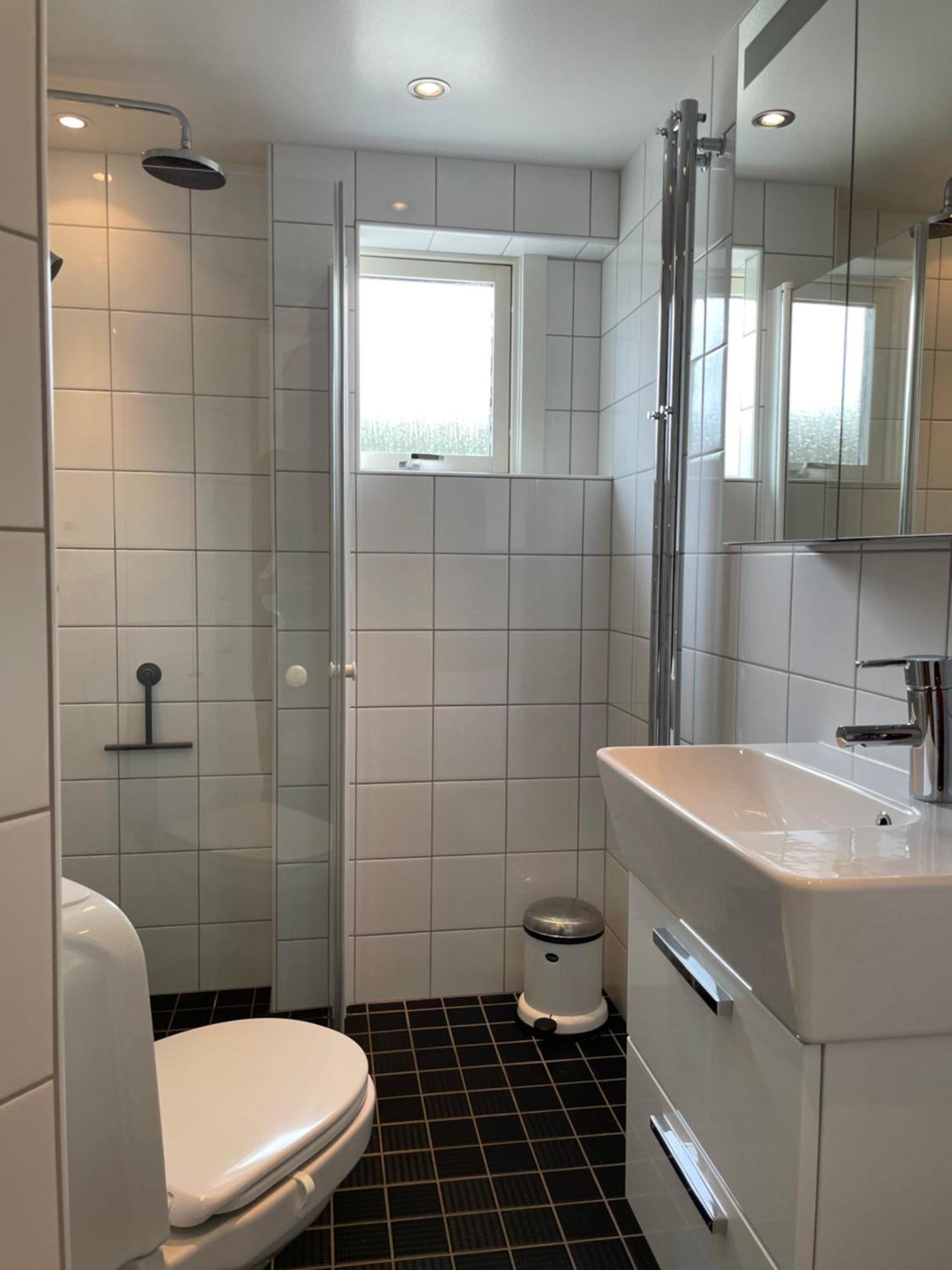 Annies Hus - Very Nice 2 Bedroom Apt Top Floor Stromstad Ngoại thất bức ảnh